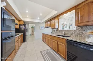 10438 W Saratoga Cir, Sun City, AZ 85351 - Photo 4