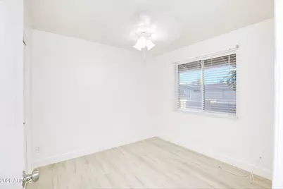 2924 W Myrtle Avenue, Phoenix, AZ 85051 - Photo 32