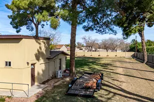 8201 W Country Gables Dr, Peoria, AZ 85381 - Photo 54