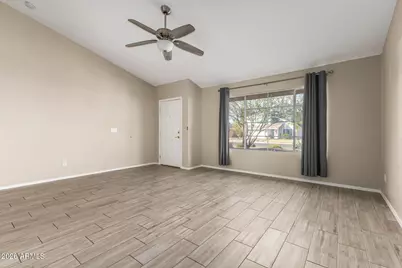 8057 W Dreyfus Drive, Peoria, AZ 85381 - Photo 6