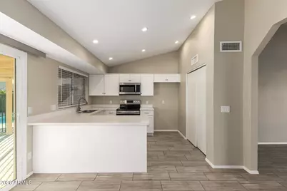 8057 W Dreyfus Drive, Peoria, AZ 85381 - Photo 8