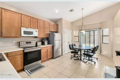 2537 W Novak Way W, Phoenix, AZ 85041 - Photo 28
