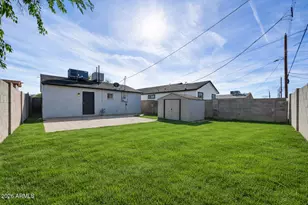 2824 E Chipman Rd, Phoenix, AZ 85040 - Photo 16