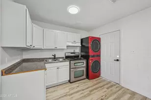 2824 E Chipman Rd, Phoenix, AZ 85040 - Photo 8