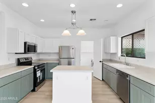 930 E Pedro Rd, Phoenix, AZ 85042 - Photo 12