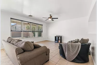 4027 W Saint Charles Avenue, Phoenix, AZ 85041 - Photo 8