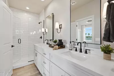 134 W Holcomb Lane, Phoenix, AZ 85003 - Photo 22