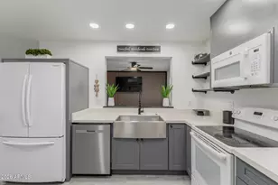 2117 W Kimberly Way, Phoenix, AZ 85027 - Photo 2