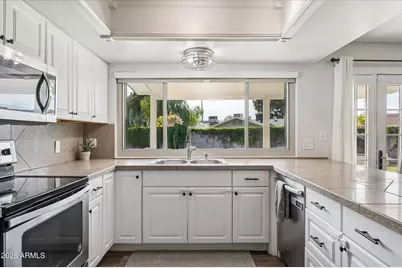 4033 E Dahlia Drive, Phoenix, AZ 85032 - Photo 6