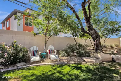 3221 N 37th Street #10, Phoenix, AZ 85018 - Photo 4