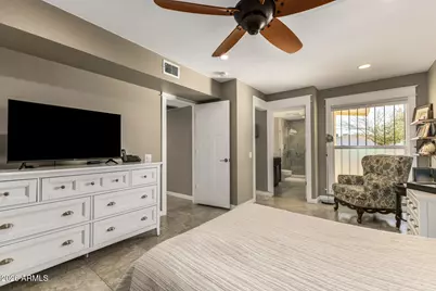 10818 W Santa Fe Drive, Sun City, AZ 85351 - Photo 14