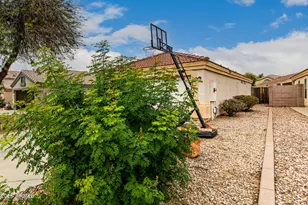 11340 W Madisen Ellise Dr, Surprise, AZ 85378 - Photo 6