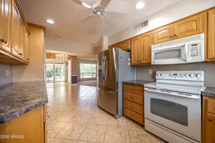 10905 W El Capitan Cir, Sun City, AZ 85351 - Photo 8