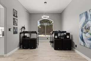 1018 E Silverwood Dr, Phoenix, AZ 85048 - Photo 8