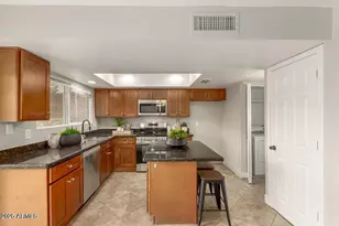 8056 N 31st Ln, Phoenix, AZ 85051 - Photo 8