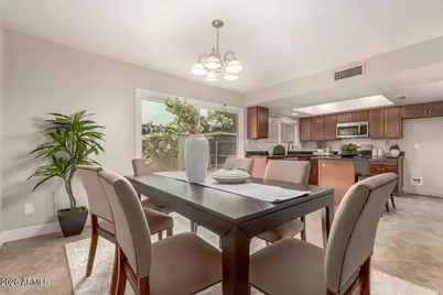 8056 N 31st Lane, Phoenix, AZ 85051 - Photo 6