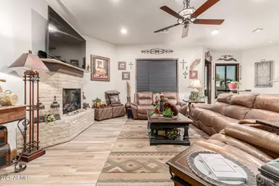 17524 E Brooks Farm Road, Gilbert, AZ 85298 - Photo 4