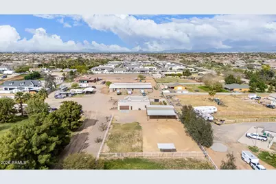 17524 E Brooks Farm Road, Gilbert, AZ 85298 - Photo 34