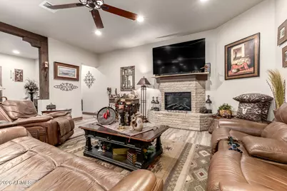 17524 E Brooks Farm Road, Gilbert, AZ 85298 - Photo 8