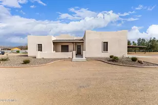 17524 E Brooks Farm Rd, Gilbert, AZ 85298 - Photo 2