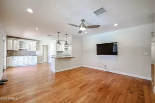 327 E Keim Dr, Phoenix, AZ 85012 - Photo 8