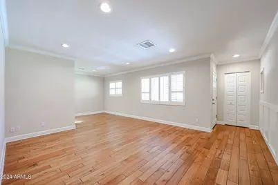 327 E Keim Drive, Phoenix, AZ 85012 - Photo 2