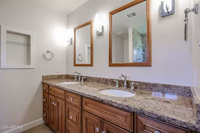 327 E Keim Drive, Phoenix, AZ 85012 - Photo 10