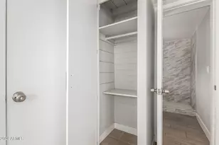 3027 N 37th St, Phoenix, AZ 85018 - Photo 8