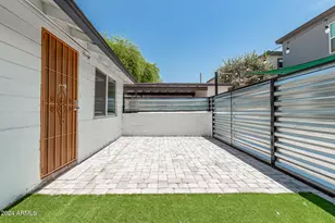 3027 N 37th St, Phoenix, AZ 85018 - Photo 1