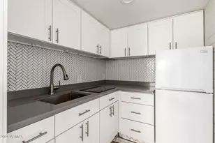 3027 N 37th St, Phoenix, AZ 85018 - Photo 2