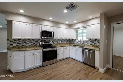 323 N Hunt Drive E, Mesa, AZ 85203 - Photo 16