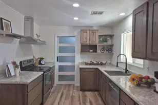 14233 N 60th Ave, Glendale, AZ 85306 - Photo 2