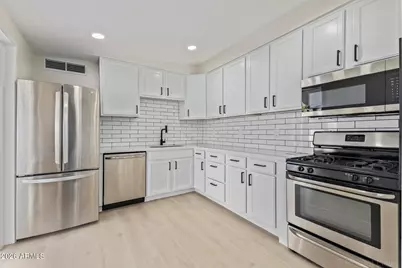 4936 W Highland Avenue W, Phoenix, AZ 85031 - Photo 10