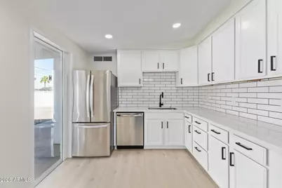 4936 W Highland Avenue W, Phoenix, AZ 85031 - Photo 12