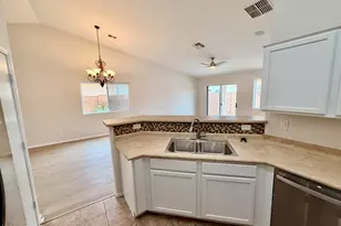 10502 E Wallflower Ln, Florence, AZ 85132 - Photo 4