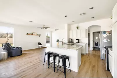 19520 N 61st Lane, Glendale, AZ 85308 - Photo 2