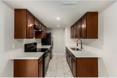 4267 N 68th Lane, Phoenix, AZ 85033 - Photo 8