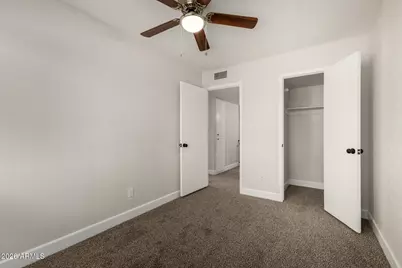 4267 N 68th Lane, Phoenix, AZ 85033 - Photo 18