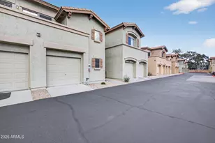 805 S Sycamore Ave, Mesa, AZ 85202 - Photo 2