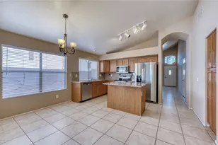 21634 N 44th Pl, Phoenix, AZ 85050 - Photo 6