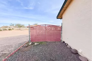 10388 W Fernando Dr, Arizona City, AZ 85123 - Photo 4