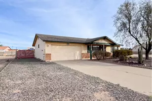 10388 W Fernando Dr, Arizona City, AZ 85123 - Photo 2