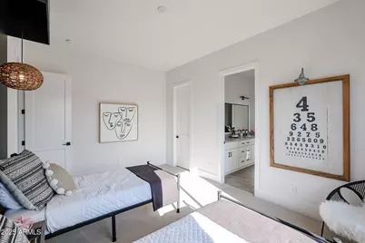 1672 W Lavitt Lane, Phoenix, AZ 85086 - Photo 40