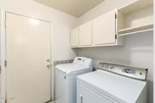 3525 E Wickieup Ln, Phoenix, AZ 85050 - Photo 32