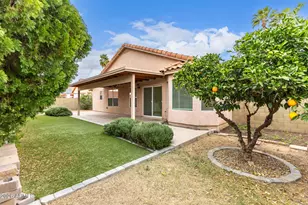 3525 E Wickieup Ln, Phoenix, AZ 85050 - Photo 34