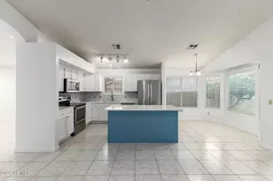 3525 E Wickieup Ln, Phoenix, AZ 85050 - Photo 14