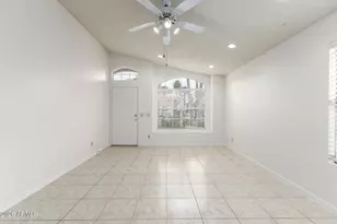 3525 E Wickieup Ln, Phoenix, AZ 85050 - Photo 6