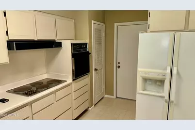 15430 N Lakeforest Drive, Sun City, AZ 85351 - Photo 6