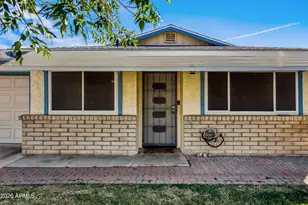 10317 N 97th Dr, Peoria, AZ 85345 - Photo 2