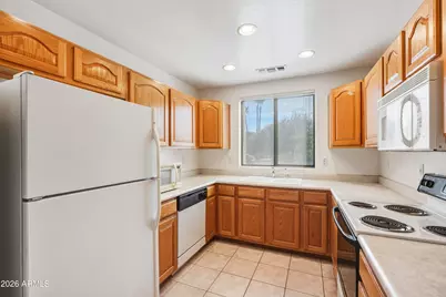 8746 W Lisbon Lane, Peoria, AZ 85381 - Photo 4